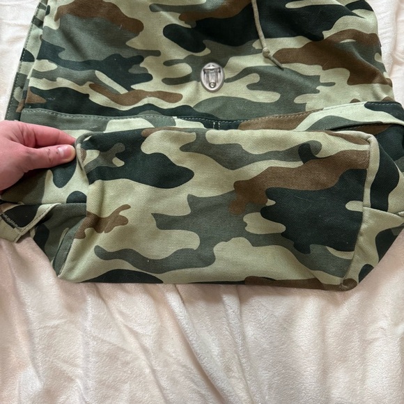 Baggu Camouflage Canvas Backpack Bag - Picture 4 of 8